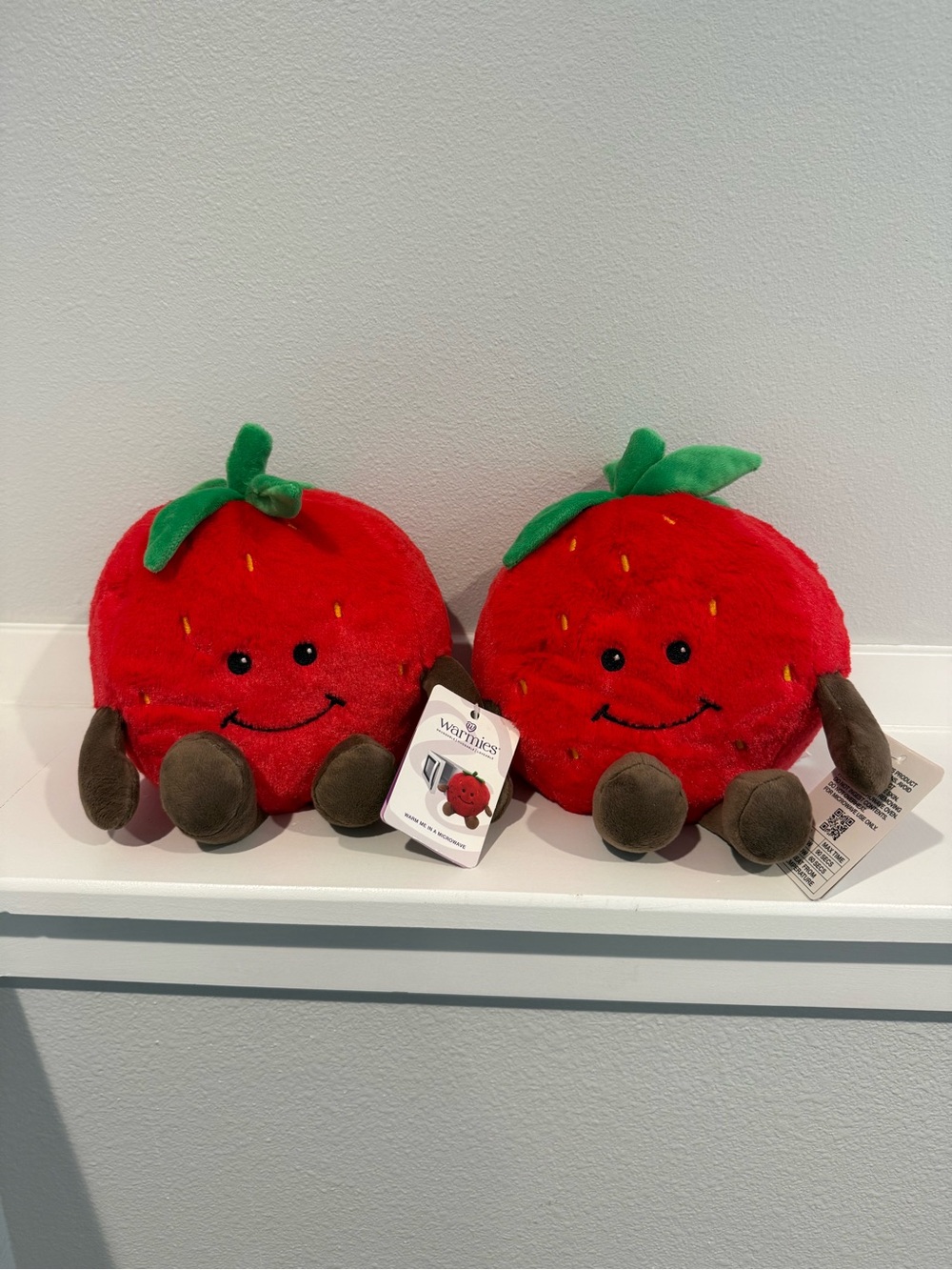 Warmies Strawberry plushie - Picture 2 of 4